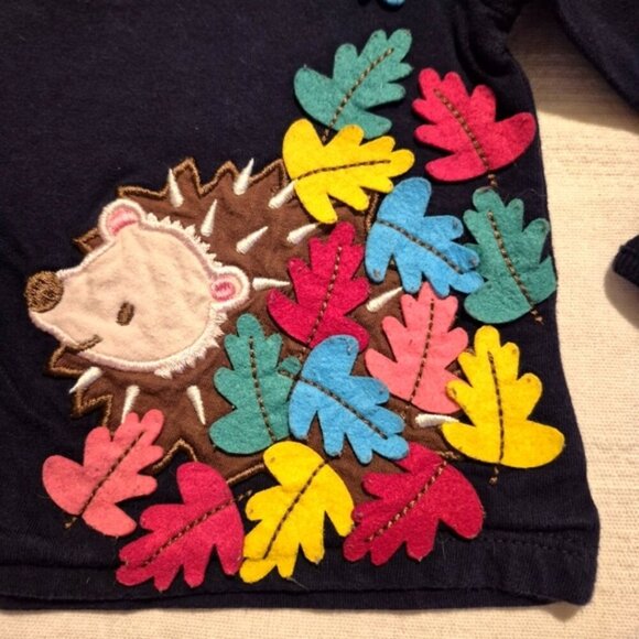 Jojo Maman Bébé girls size 12-18 months navy hedgehog with leaves shirt, guc - Picture 2 of 5